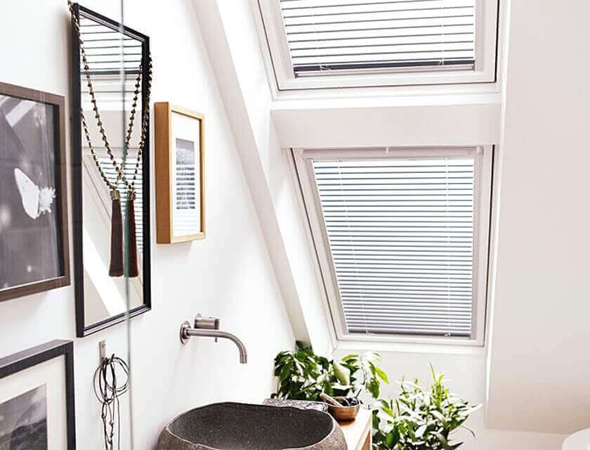 White bathroom blinds