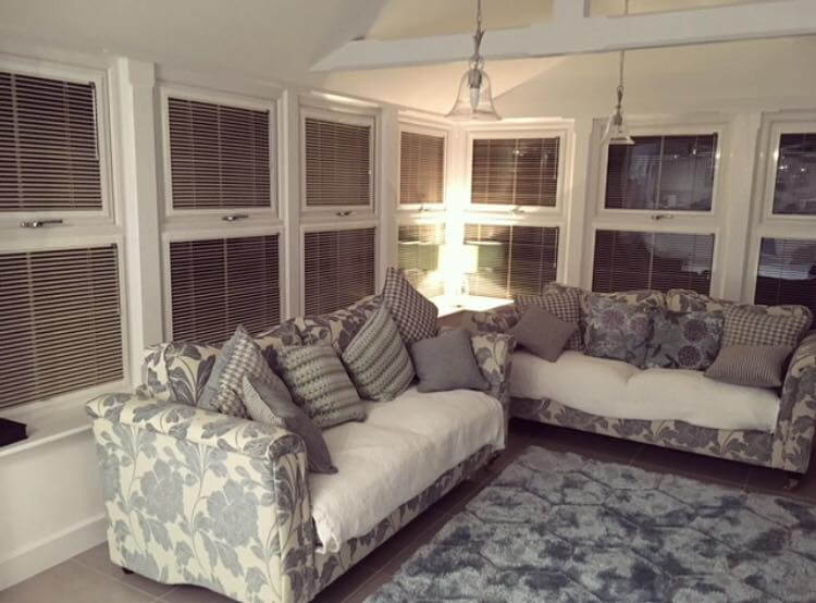 Beautiful lounge blinds