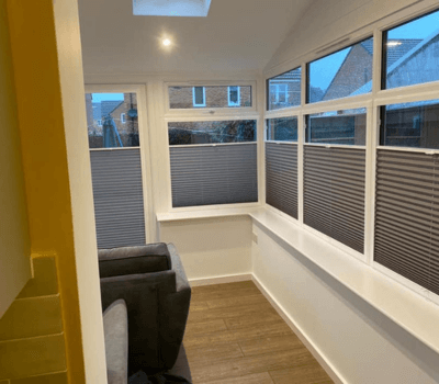 Pleated lounge blinds