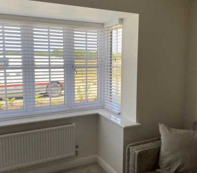 White venetian blind